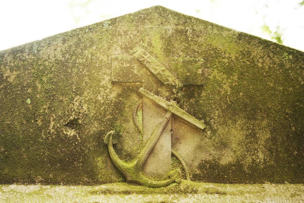 symbolika rzeźb cmentarnych