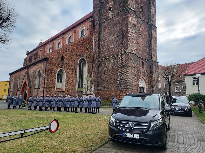 zakład pogrzebowy wiązów