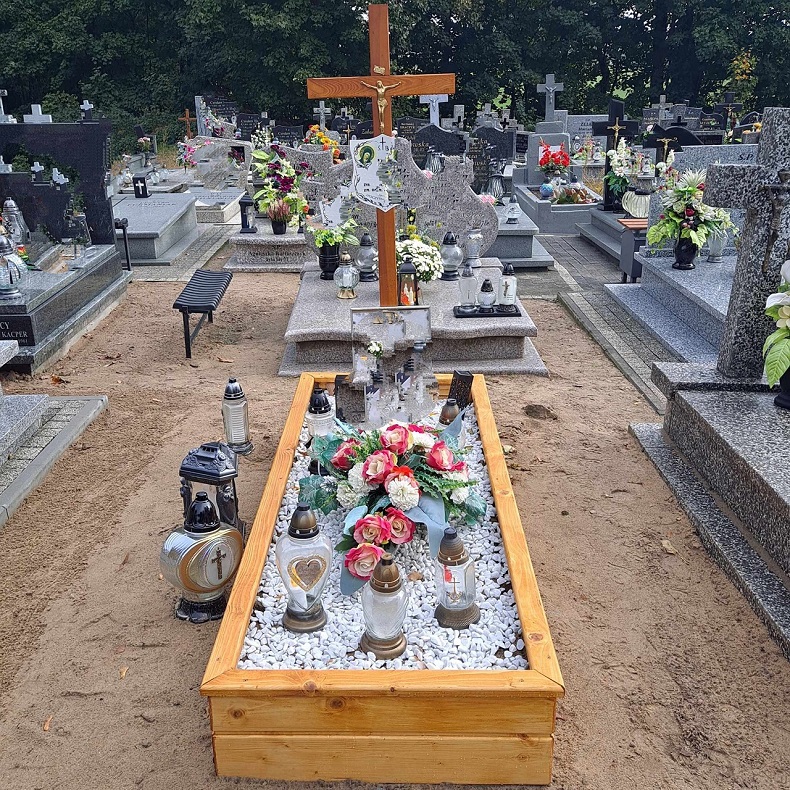 drewniane obudowy na groby