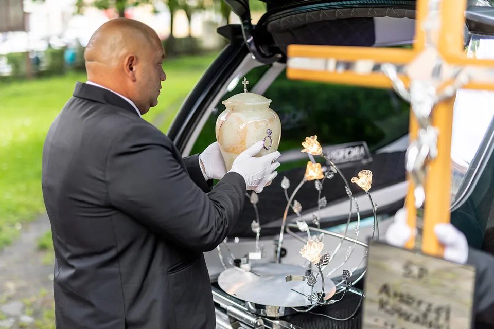 dom pogrzebowy w jelczu-laskowicach