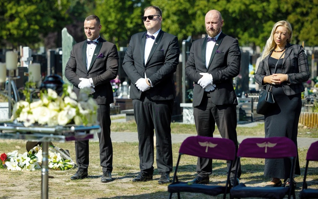 zespół pracowników firmy pogrzebowej Skrzydlate Anioły