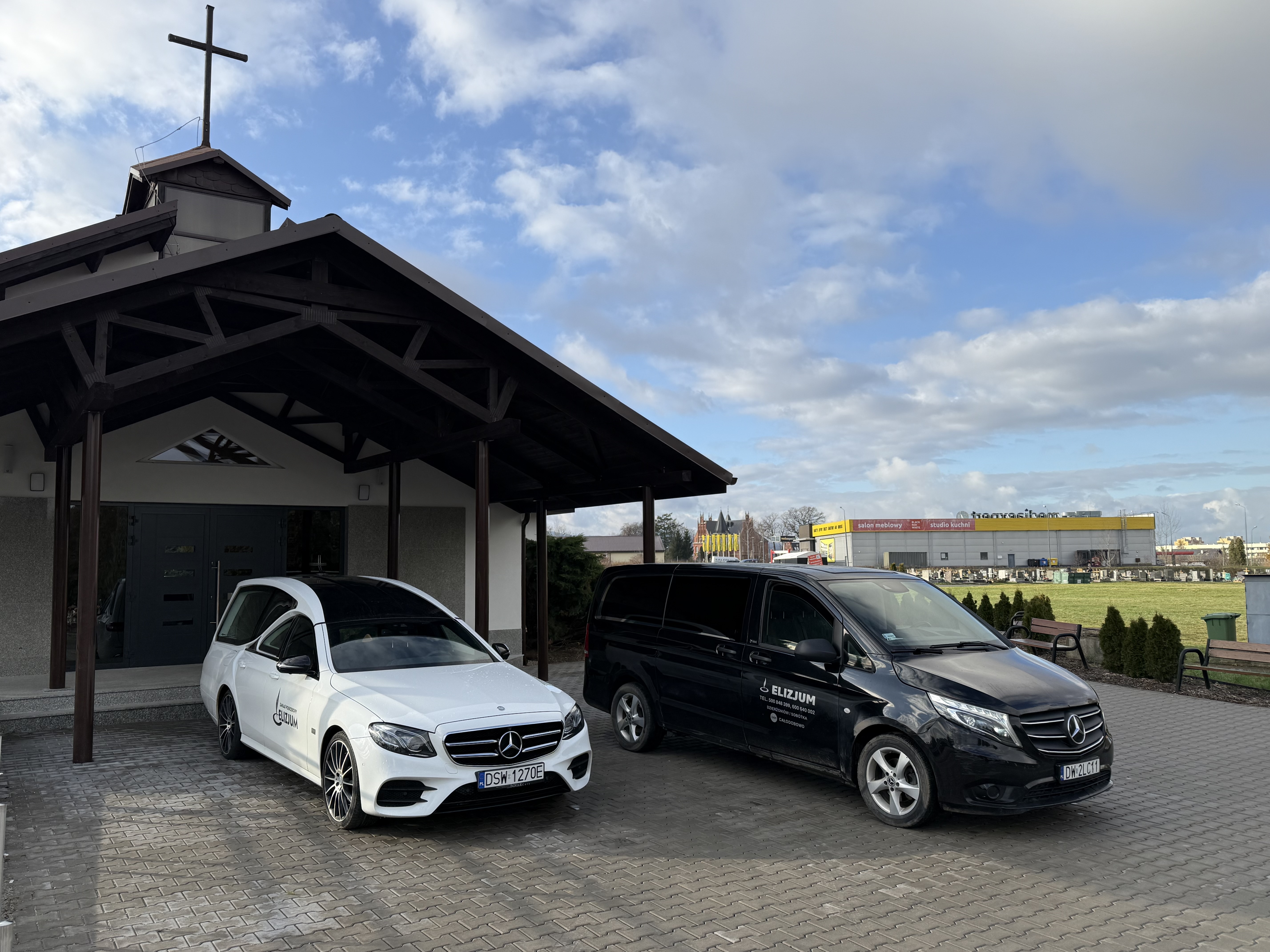 karawany zakładu usług pogrzebowych Elizjum