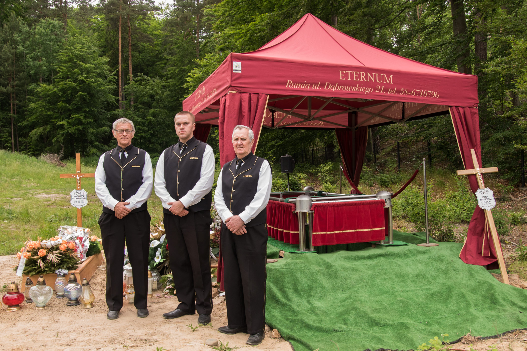 pracownicy domu pogrzebowego Eternum