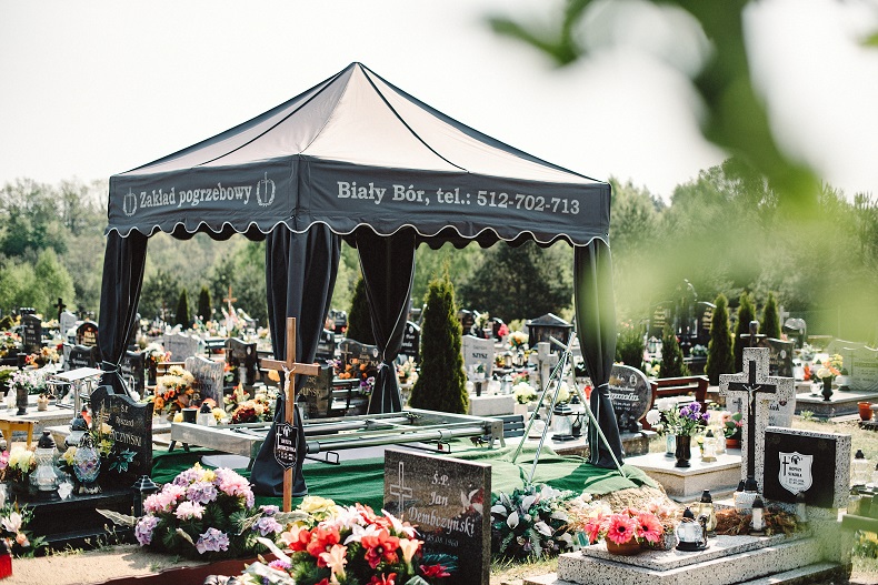 czyszczenie i porządkowanie grobów