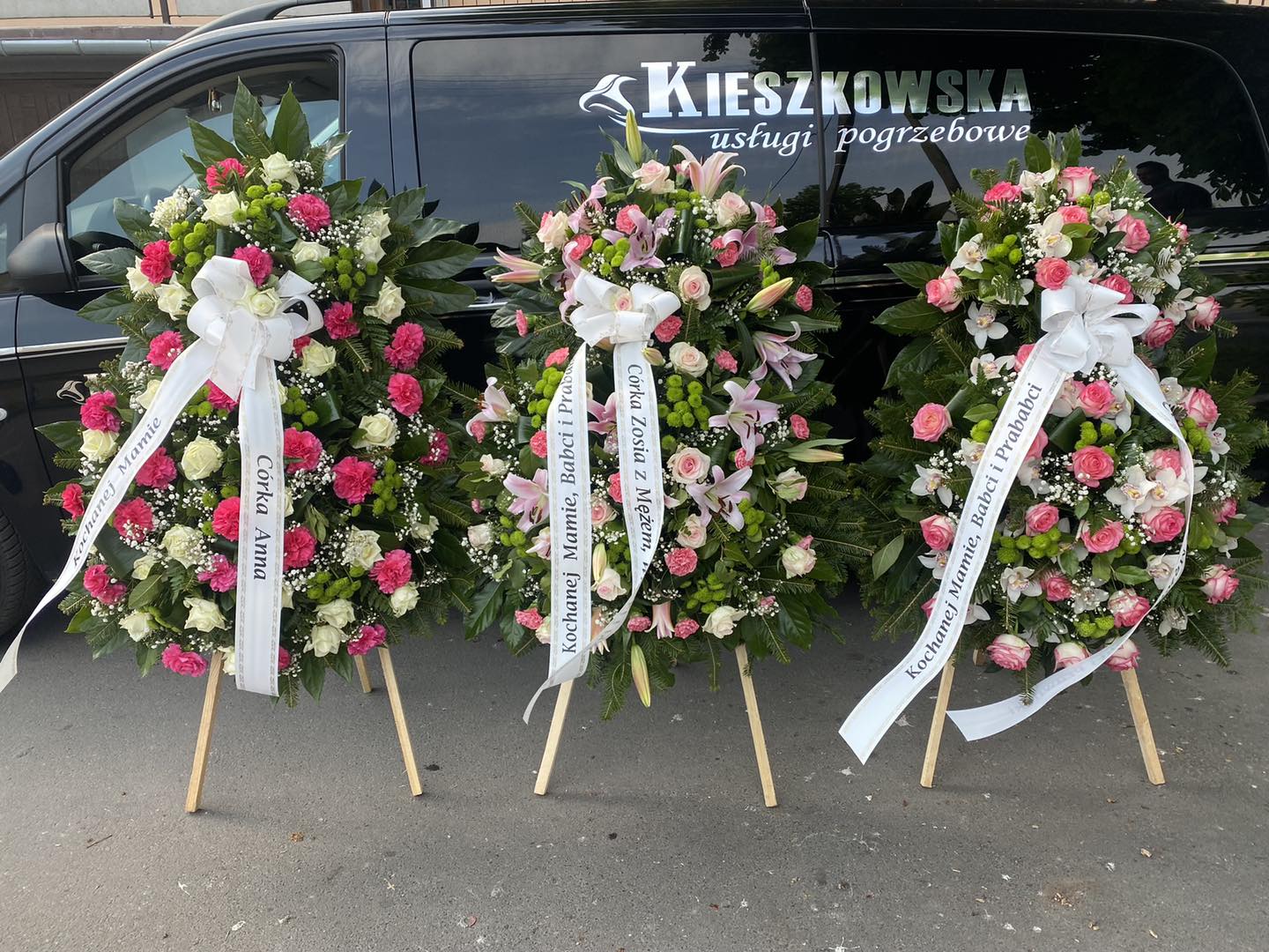 oprawa kwiatowa pogrzebu Gostynin
