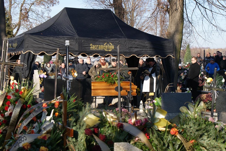 namiot podczas pogrzebu firmy Sacramentum