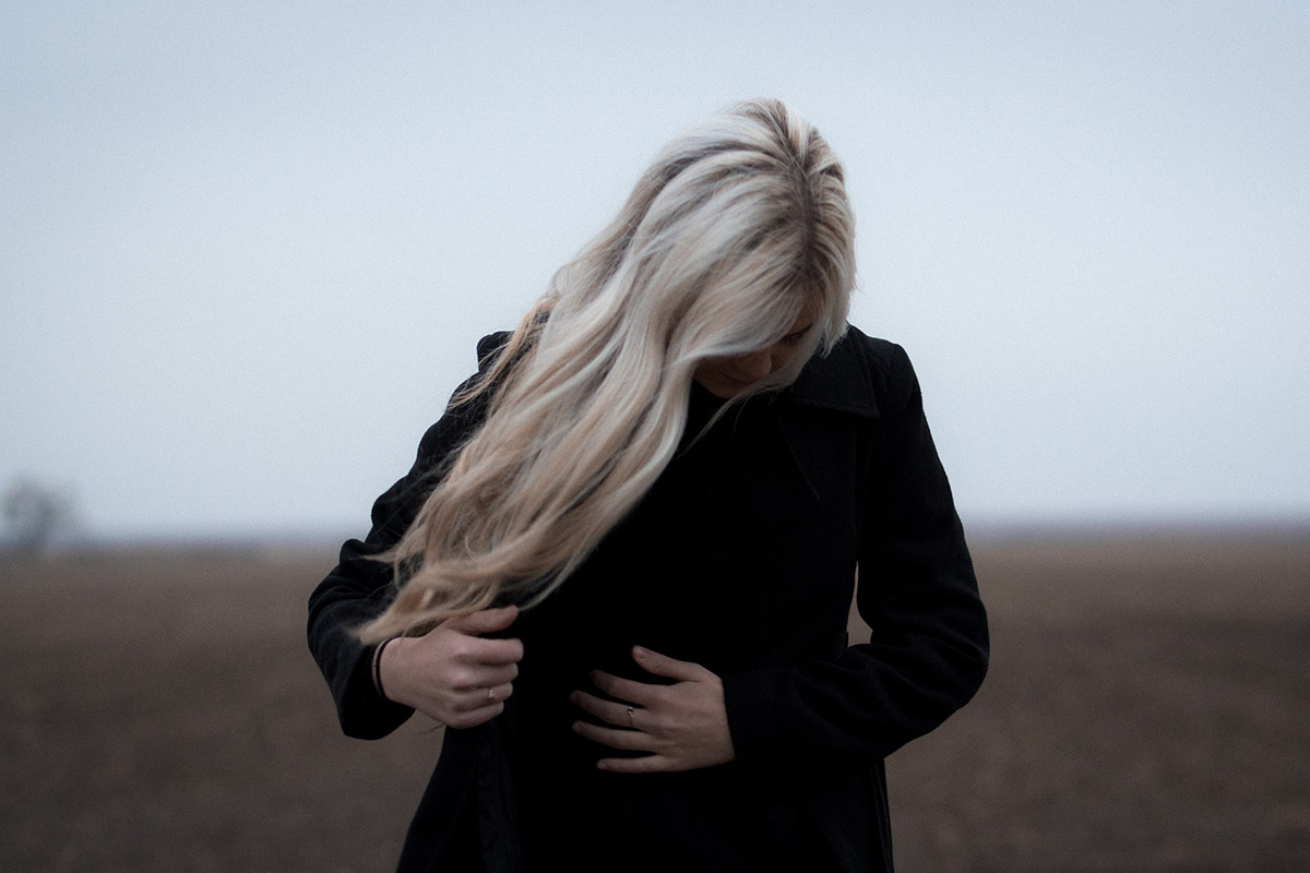 Ubiór damski na pogrzebie zimą